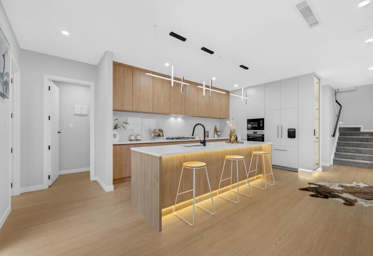 Mission Heights, 691m2 section, 2 Kitchens, 362m2 Brandnew 7 beds (5 ensuites) 6.5 baths house with double garage and 2 beds 1 bath granny, close to schools, shopping centres, parks, 0.7 km to Mission Heights Junior College, 0.8 km to Mission Heights Primary School, 1.7 km to Ormiston Senior College, 35 Hing Street, Flat Bush, Auckland