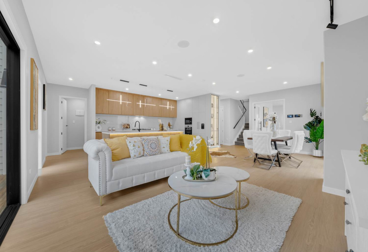 Mission Heights, 691m2 section, 2 Kitchens, 362m2 Brandnew 7 beds (5 ensuites) 6.5 baths house with double garage and 2 beds 1 bath granny, close to schools, shopping centres, parks, 0.7 km to Mission Heights Junior College, 0.8 km to Mission Heights Primary School, 1.7 km to Ormiston Senior College, 35 Hing Street, Flat Bush, Auckland