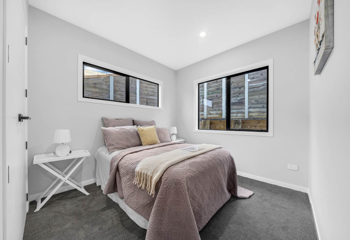 Mission Heights, 691m2 section, 2 Kitchens, 362m2 Brandnew 7 beds (5 ensuites) 6.5 baths house with double garage and 2 beds 1 bath granny, close to schools, shopping centres, parks, 0.7 km to Mission Heights Junior College, 0.8 km to Mission Heights Primary School, 1.7 km to Ormiston Senior College, 35 Hing Street, Flat Bush, Auckland