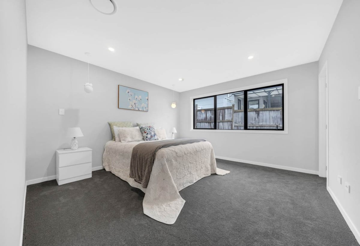 Mission Heights, 691m2 section, 2 Kitchens, 362m2 Brandnew 7 beds (5 ensuites) 6.5 baths house with double garage and 2 beds 1 bath granny, close to schools, shopping centres, parks, 0.7 km to Mission Heights Junior College, 0.8 km to Mission Heights Primary School, 1.7 km to Ormiston Senior College, 35 Hing Street, Flat Bush, Auckland