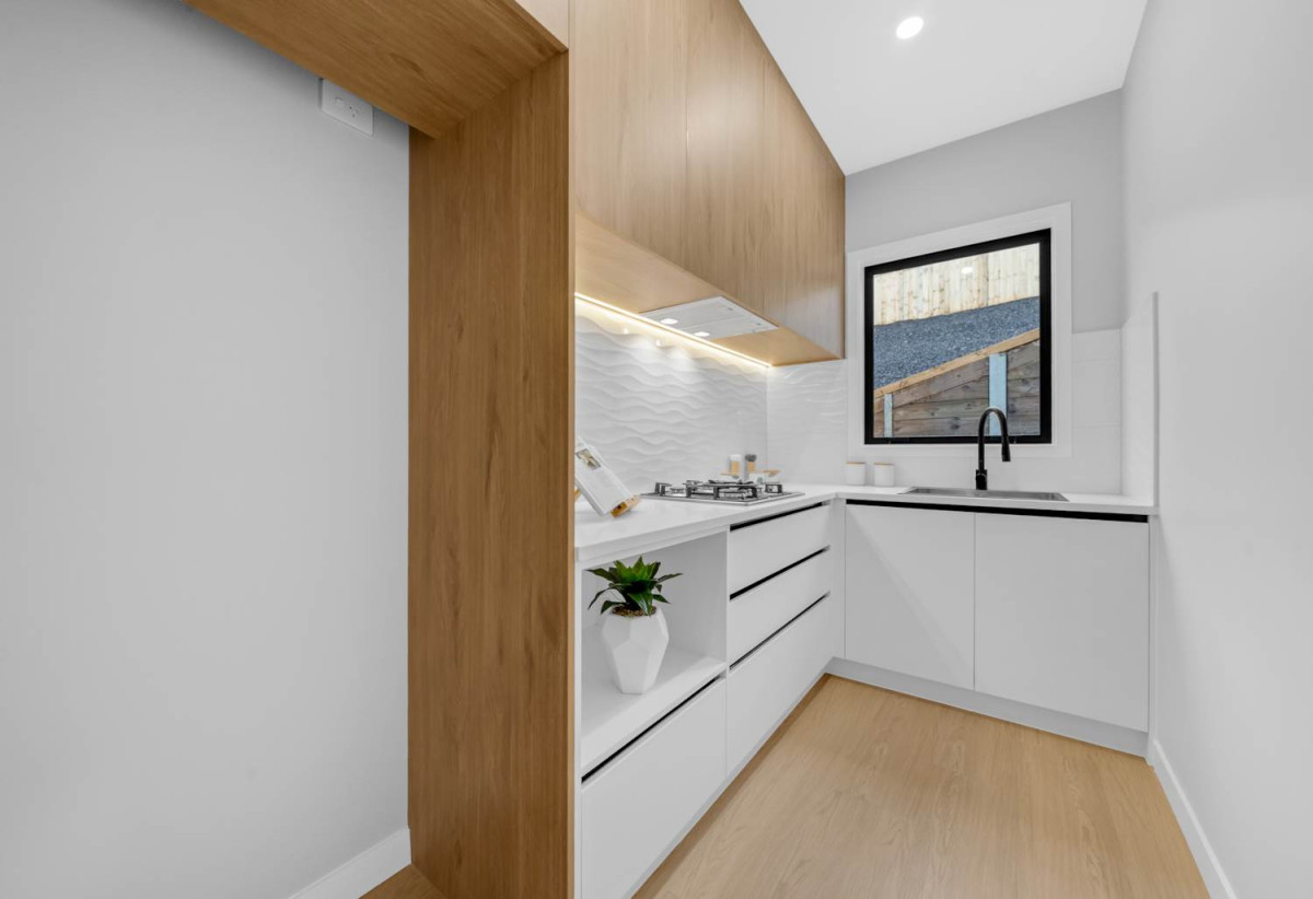 Mission Heights, 691m2 section, 2 Kitchens, 362m2 Brandnew 7 beds (5 ensuites) 6.5 baths house with double garage and 2 beds 1 bath granny, close to schools, shopping centres, parks, 0.7 km to Mission Heights Junior College, 0.8 km to Mission Heights Primary School, 1.7 km to Ormiston Senior College, 35 Hing Street, Flat Bush, Auckland