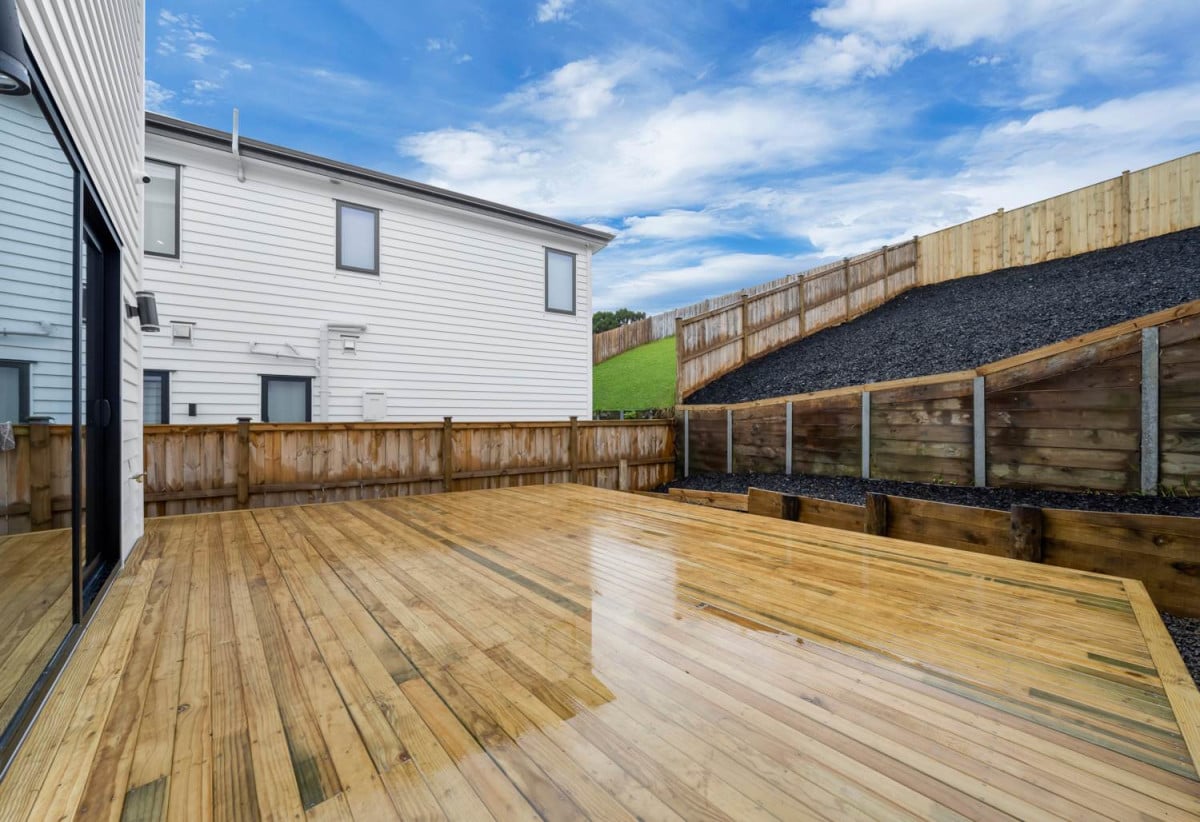 Mission Heights, 691m2 section, 2 Kitchens, 362m2 Brandnew 7 beds (5 ensuites) 6.5 baths house with double garage and 2 beds 1 bath granny, close to schools, shopping centres, parks, 0.7 km to Mission Heights Junior College, 0.8 km to Mission Heights Primary School, 1.7 km to Ormiston Senior College, 35 Hing Street, Flat Bush, Auckland