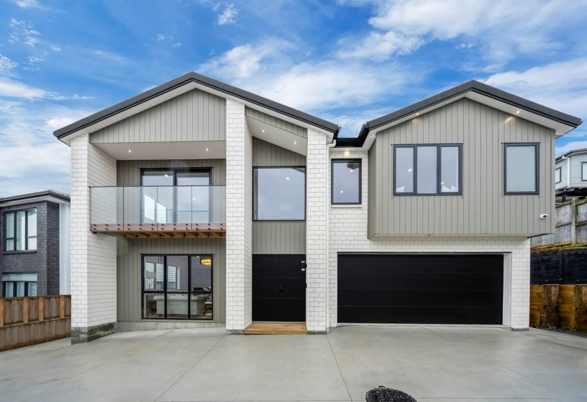 Mission Heights, 691m2 section, 2 Kitchens, 362m2 Brandnew 7 beds (5 ensuites) 6.5 baths house with double garage and 2 beds 1 bath granny, close to schools, shopping centres, parks, 0.7 km to Mission Heights Junior College, 0.8 km to Mission Heights Primary School, 1.7 km to Ormiston Senior College, 35 Hing Street, Flat Bush, Auckland