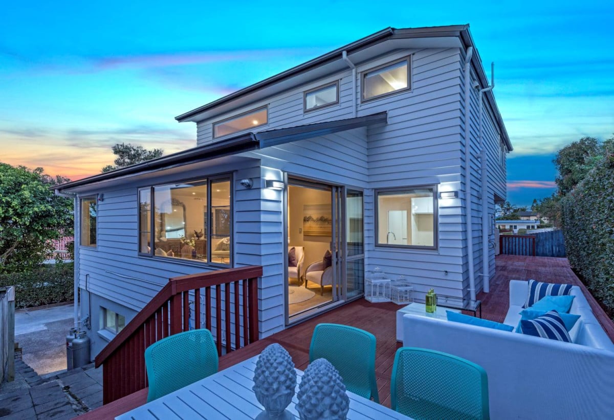 Double Westlake school zone, 520m2 section, 5 beds 4.5 baths house with double garage, 3 expansive family rooms, close to schools, shops, supermarkets, motorway access, 0.3 km to Forrest Hill School, 0.7 km to Westlake Boys’ High School, 1.3 km to Westlake Girls’ High School, 117A Forrest Hill Road, Forrest Hill, Auckland