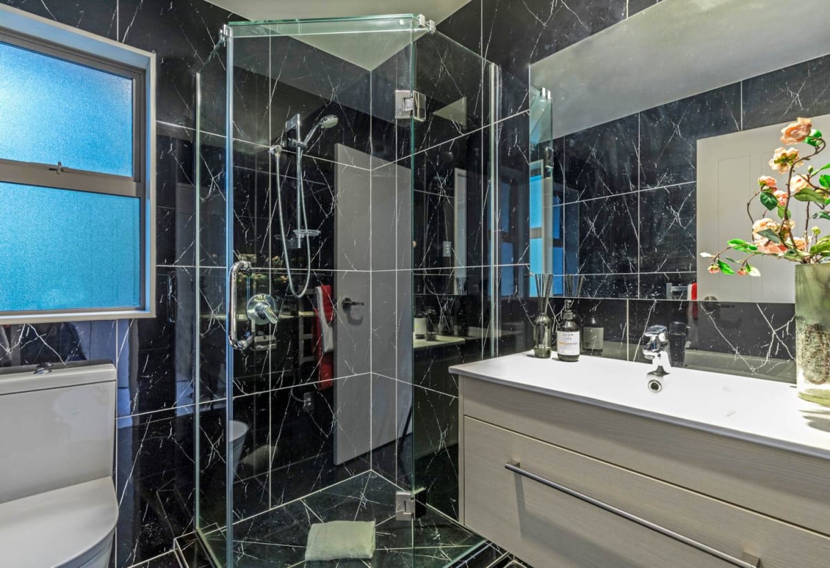 Double Westlake school zone, 520m2 section, 5 beds 4.5 baths house with double garage, 3 expansive family rooms, close to schools, shops, supermarkets, motorway access, 0.3 km to Forrest Hill School, 0.7 km to Westlake Boys’ High School, 1.3 km to Westlake Girls’ High School, 117A Forrest Hill Road, Forrest Hill, Auckland
