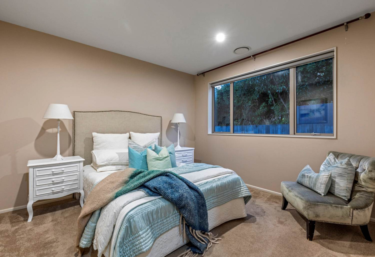 Double Westlake school zone, 520m2 section, 5 beds 4.5 baths house with double garage, 3 expansive family rooms, close to schools, shops, supermarkets, motorway access, 0.3 km to Forrest Hill School, 0.7 km to Westlake Boys’ High School, 1.3 km to Westlake Girls’ High School, 117A Forrest Hill Road, Forrest Hill, Auckland