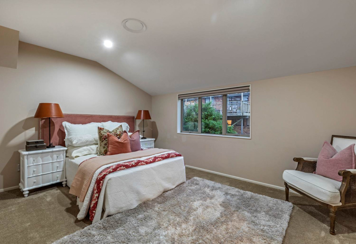 Double Westlake school zone, 520m2 section, 5 beds 4.5 baths house with double garage, 3 expansive family rooms, close to schools, shops, supermarkets, motorway access, 0.3 km to Forrest Hill School, 0.7 km to Westlake Boys’ High School, 1.3 km to Westlake Girls’ High School, 117A Forrest Hill Road, Forrest Hill, Auckland