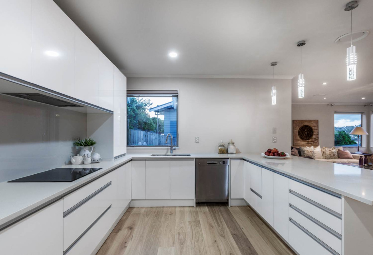 Double Westlake school zone, 520m2 section, 5 beds 4.5 baths house with double garage, 3 expansive family rooms, close to schools, shops, supermarkets, motorway access, 0.3 km to Forrest Hill School, 0.7 km to Westlake Boys’ High School, 1.3 km to Westlake Girls’ High School, 117A Forrest Hill Road, Forrest Hill, Auckland