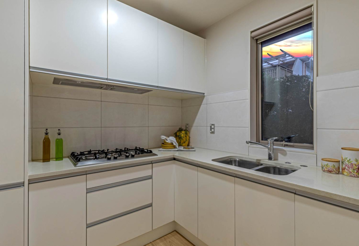 Double Westlake school zone, 520m2 section, 5 beds 4.5 baths house with double garage, 3 expansive family rooms, close to schools, shops, supermarkets, motorway access, 0.3 km to Forrest Hill School, 0.7 km to Westlake Boys’ High School, 1.3 km to Westlake Girls’ High School, 117A Forrest Hill Road, Forrest Hill, Auckland