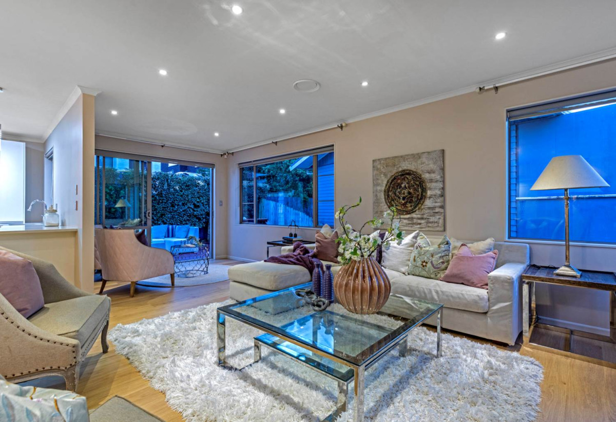 Double Westlake school zone, 520m2 section, 5 beds 4.5 baths house with double garage, 3 expansive family rooms, close to schools, shops, supermarkets, motorway access, 0.3 km to Forrest Hill School, 0.7 km to Westlake Boys’ High School, 1.3 km to Westlake Girls’ High School, 117A Forrest Hill Road, Forrest Hill, Auckland