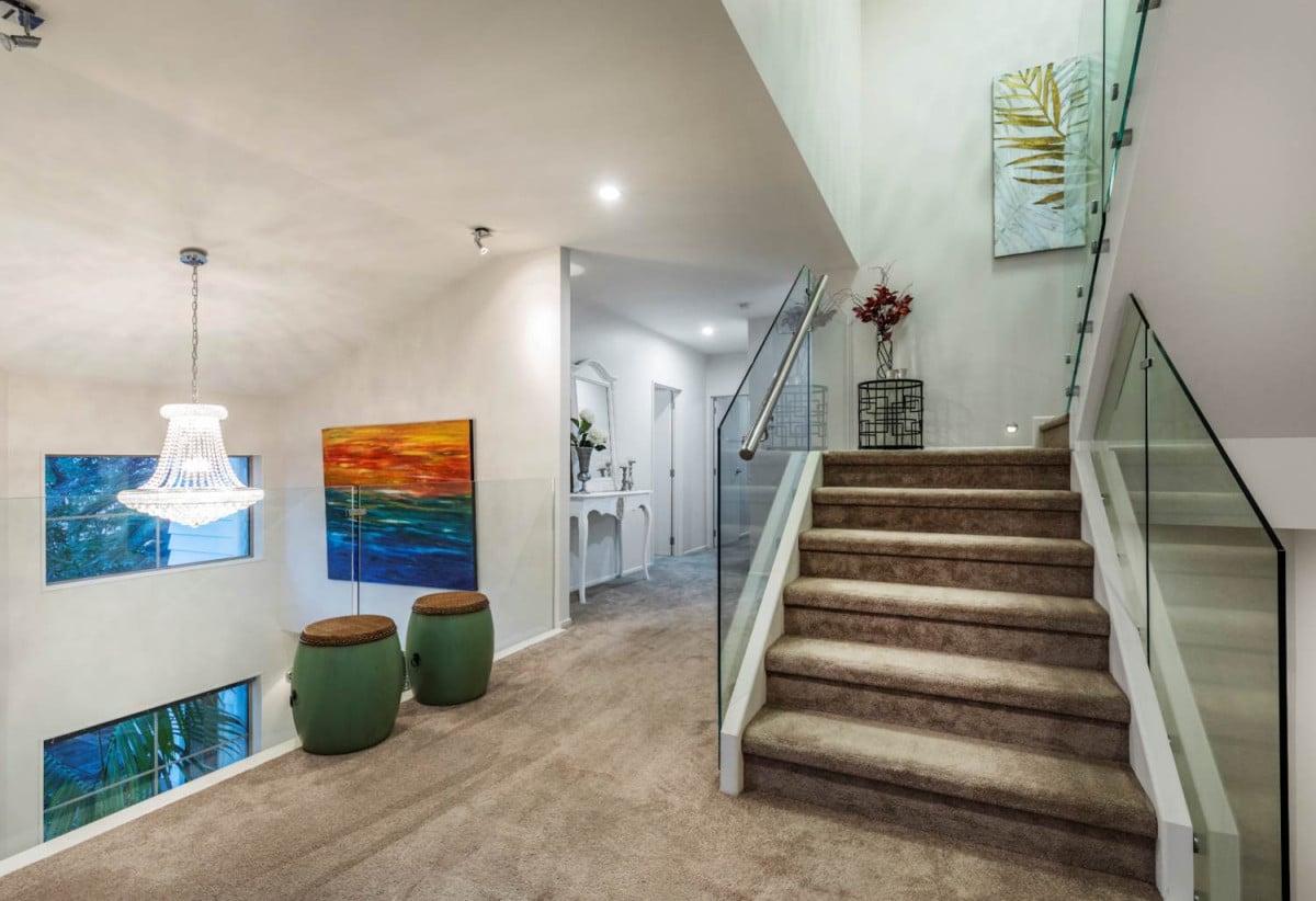 Double Westlake school zone, 520m2 section, 5 beds 4.5 baths house with double garage, 3 expansive family rooms, close to schools, shops, supermarkets, motorway access, 0.3 km to Forrest Hill School, 0.7 km to Westlake Boys’ High School, 1.3 km to Westlake Girls’ High School, 117A Forrest Hill Road, Forrest Hill, Auckland