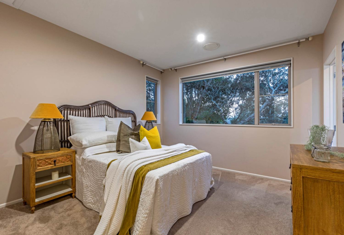 Double Westlake school zone, 520m2 section, 5 beds 4.5 baths house with double garage, 3 expansive family rooms, close to schools, shops, supermarkets, motorway access, 0.3 km to Forrest Hill School, 0.7 km to Westlake Boys’ High School, 1.3 km to Westlake Girls’ High School, 117A Forrest Hill Road, Forrest Hill, Auckland