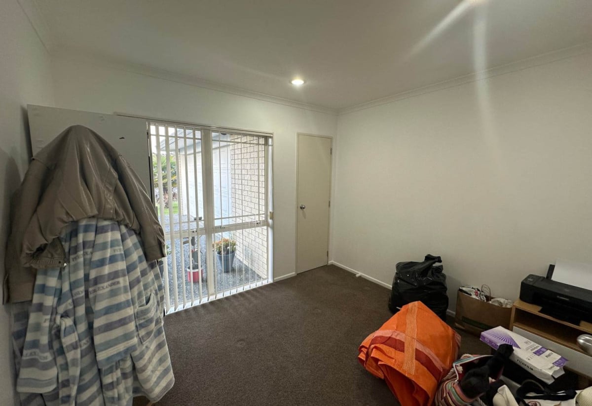 For rent, within a few minutes walk to Botany Downs Secondary College, Botany Town Centre, Renovated 4 beds 2 baths house with garage, available 17th June, 6 Magee Place, East Tamaki Heights, Auckland