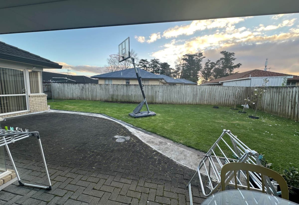 For rent, within a few minutes walk to Botany Downs Secondary College, Botany Town Centre, Renovated 4 beds 2 baths house with garage, available 17th June, 6 Magee Place, East Tamaki Heights, Auckland