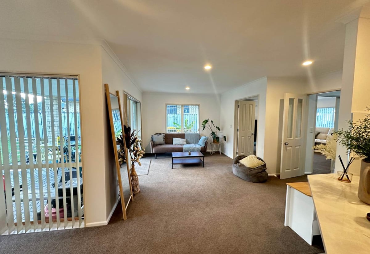 For rent, within a few minutes walk to Botany Downs Secondary College, Botany Town Centre, Renovated 4 beds 2 baths house with garage, available 17th June, 6 Magee Place, East Tamaki Heights, Auckland