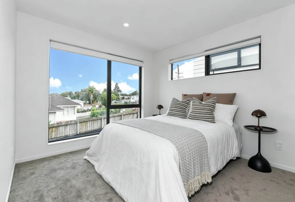 Brandnew standalone 4 beds 3 baths home with garage, close to WestCity Shopping Centre, Universal Drive retail precinct, local schools, 0.8 km to Waitakere College, 86D Harrington Road, Henderson, Auckland