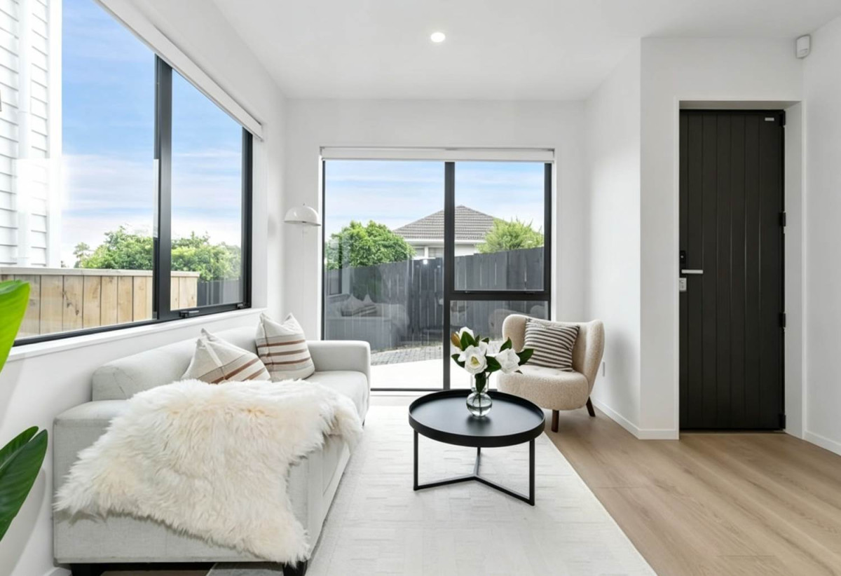 Brandnew standalone 4 beds 3 baths home with garage, close to WestCity Shopping Centre, Universal Drive retail precinct, local schools, 0.8 km to Waitakere College, 86D Harrington Road, Henderson, Auckland