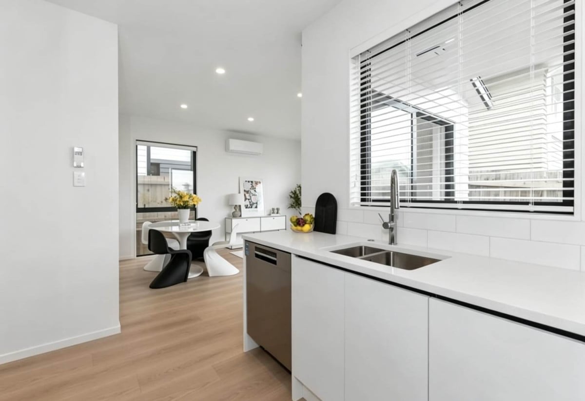 Brandnew standalone 4 beds 3 baths home with garage, close to WestCity Shopping Centre, Universal Drive retail precinct, local schools, 0.8 km to Waitakere College, 86D Harrington Road, Henderson, Auckland