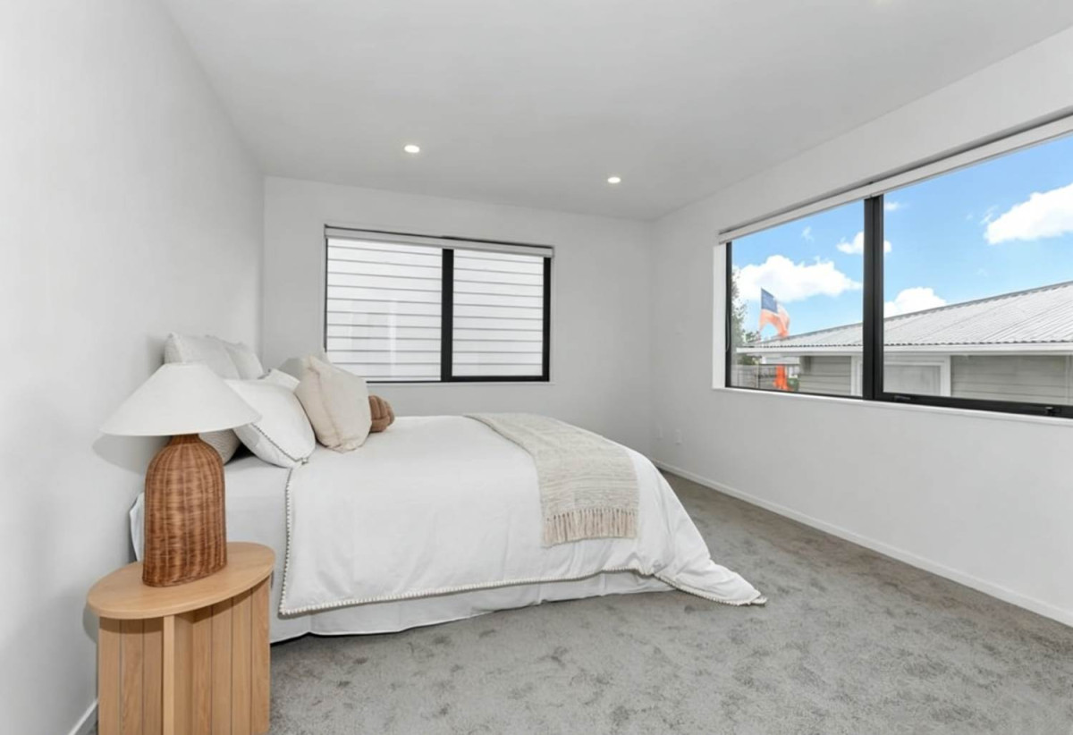 Brandnew standalone 4 beds 3 baths home with garage, close to WestCity Shopping Centre, Universal Drive retail precinct, local schools, 0.8 km to Waitakere College, 86D Harrington Road, Henderson, Auckland