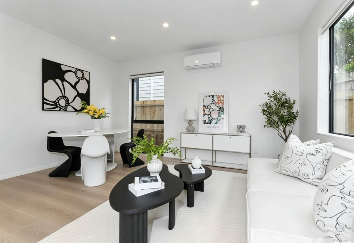 Brandnew standalone 4 beds 3 baths home with garage, close to WestCity Shopping Centre, Universal Drive retail precinct, local schools, 0.8 km to Waitakere College, 86D Harrington Road, Henderson, Auckland