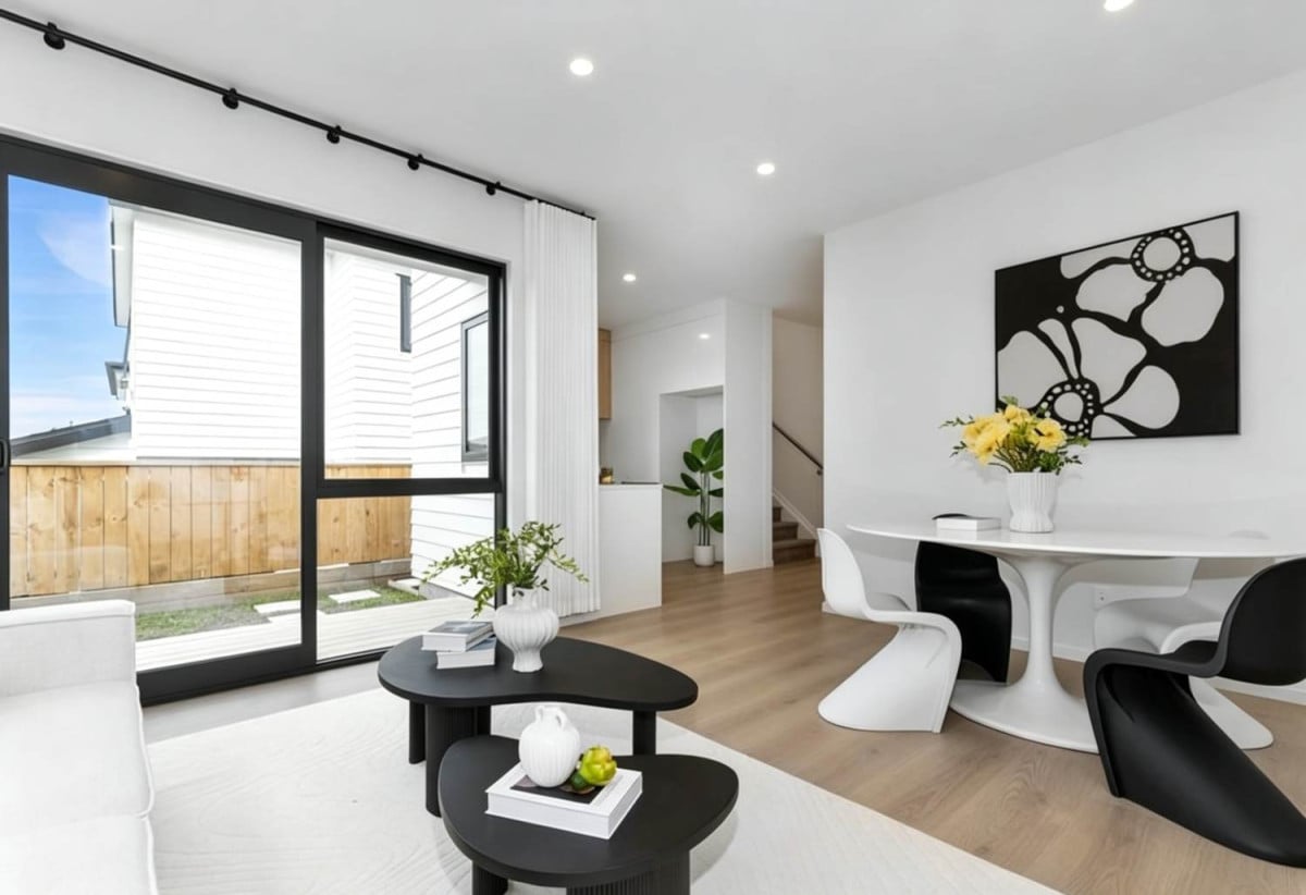 Brandnew standalone 4 beds 3 baths home with garage, close to WestCity Shopping Centre, Universal Drive retail precinct, local schools, 0.8 km to Waitakere College, 86D Harrington Road, Henderson, Auckland
