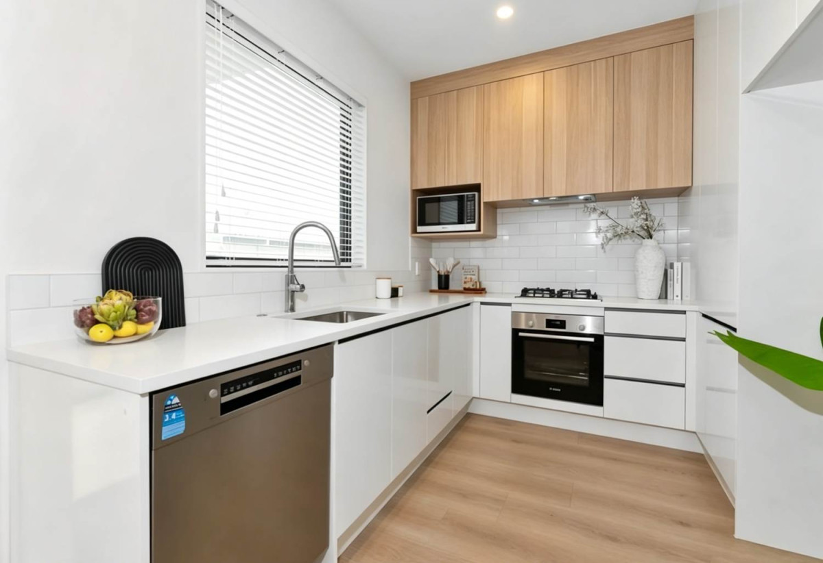 Brandnew standalone 4 beds 3 baths home with garage, close to WestCity Shopping Centre, Universal Drive retail precinct, local schools, 0.8 km to Waitakere College, 86D Harrington Road, Henderson, Auckland