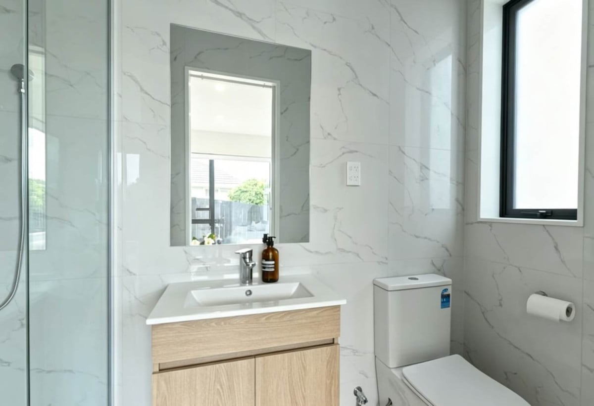 Brandnew standalone 4 beds 3 baths home with garage, close to WestCity Shopping Centre, Universal Drive retail precinct, local schools, 0.8 km to Waitakere College, 86D Harrington Road, Henderson, Auckland