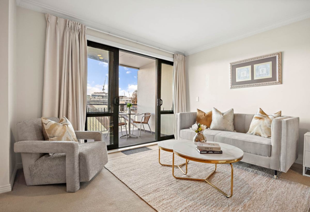 Vendors relocating, Double Grammar school zone, 43m2 1 bed 1 bath studio apartment with car park, close to Parnell Village, the CBD, Auckland University, 0.8 km to Parnell School, 2.6 km to Auckland Grammar, 3.2 km to Epsom Girls’ Grammar School, 4L/118 Gladstone Road, Parnell, Auckland