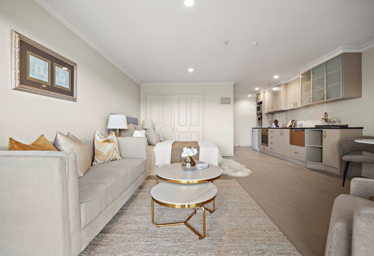 Vendors relocating, Double Grammar school zone, 43m2 1 bed 1 bath studio apartment with car park, close to Parnell Village, the CBD, Auckland University, 0.8 km to Parnell School, 2.6 km to Auckland Grammar, 3.2 km to Epsom Girls’ Grammar School, 4L/118 Gladstone Road, Parnell, Auckland