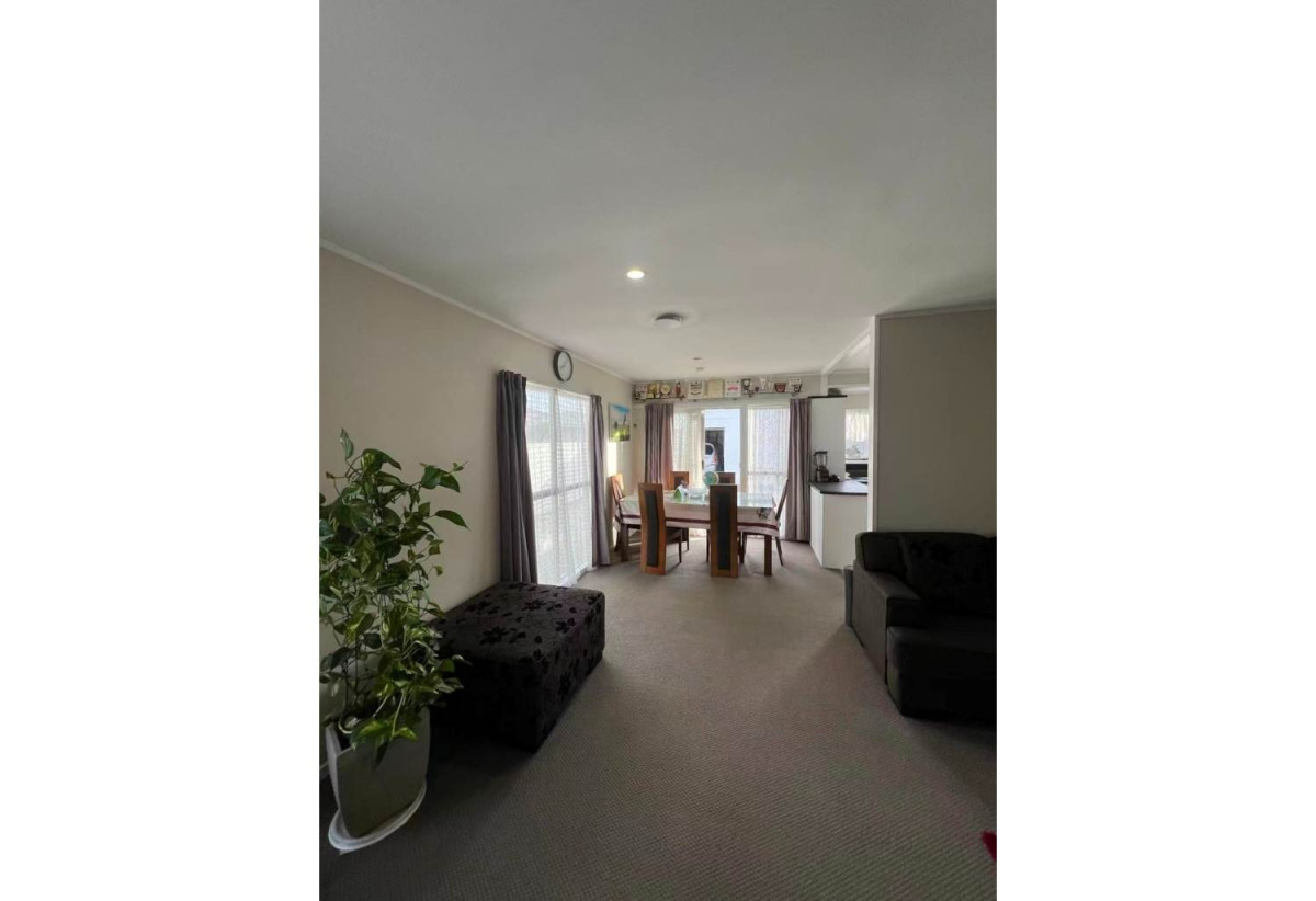 For rent, Macleans College zone, 3 beds 1 bath house with garage and carport, available 15th June, 44 Galsworthy Place, Bucklands Beach, Auckland