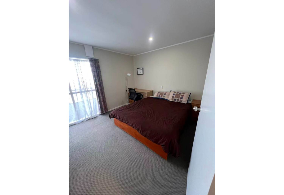 For rent, Macleans College zone, 3 beds 1 bath house with garage and carport, available 15th June, 44 Galsworthy Place, Bucklands Beach, Auckland