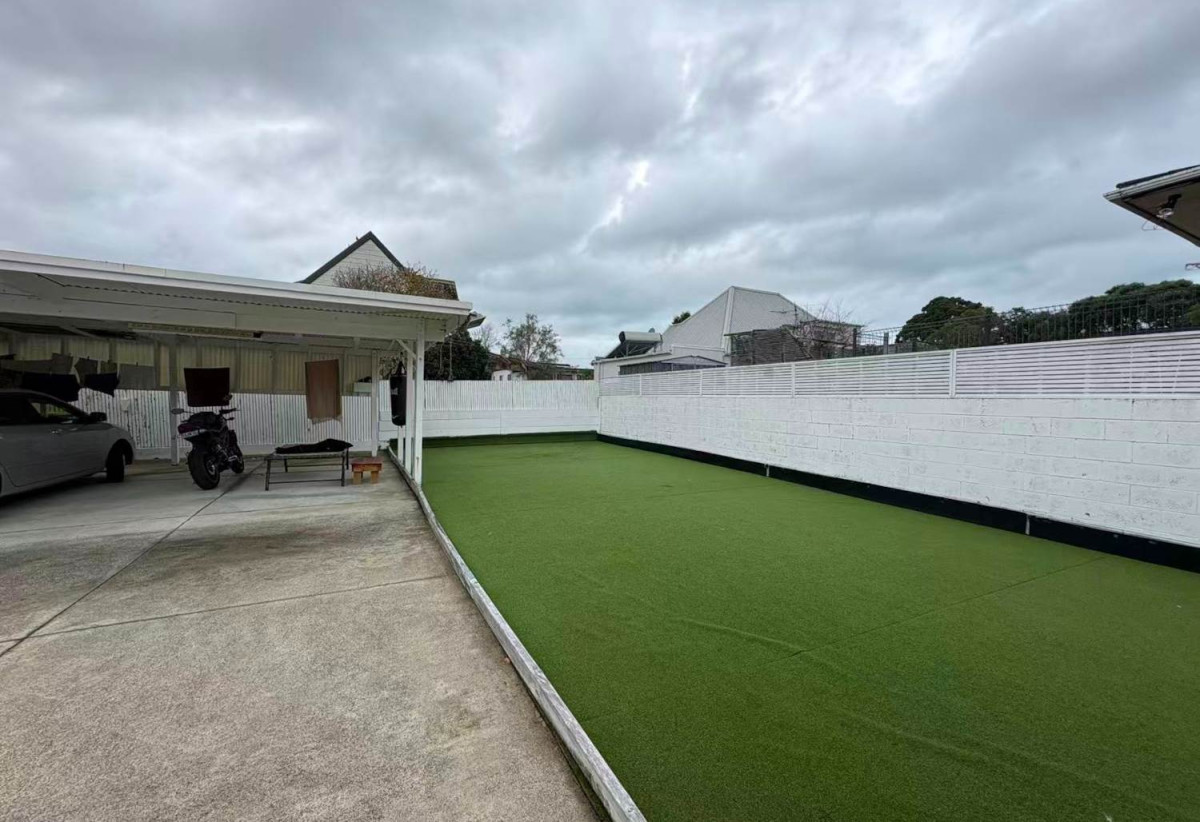 For rent, Macleans College zone, 3 beds 1 bath house with garage and carport, available 15th June, 44 Galsworthy Place, Bucklands Beach, Auckland