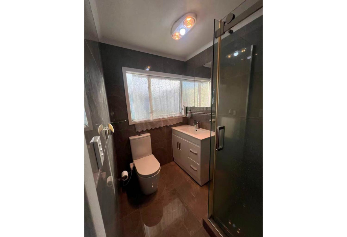 For rent, Macleans College zone, 3 beds 1 bath house with garage and carport, available 15th June, 44 Galsworthy Place, Bucklands Beach, Auckland