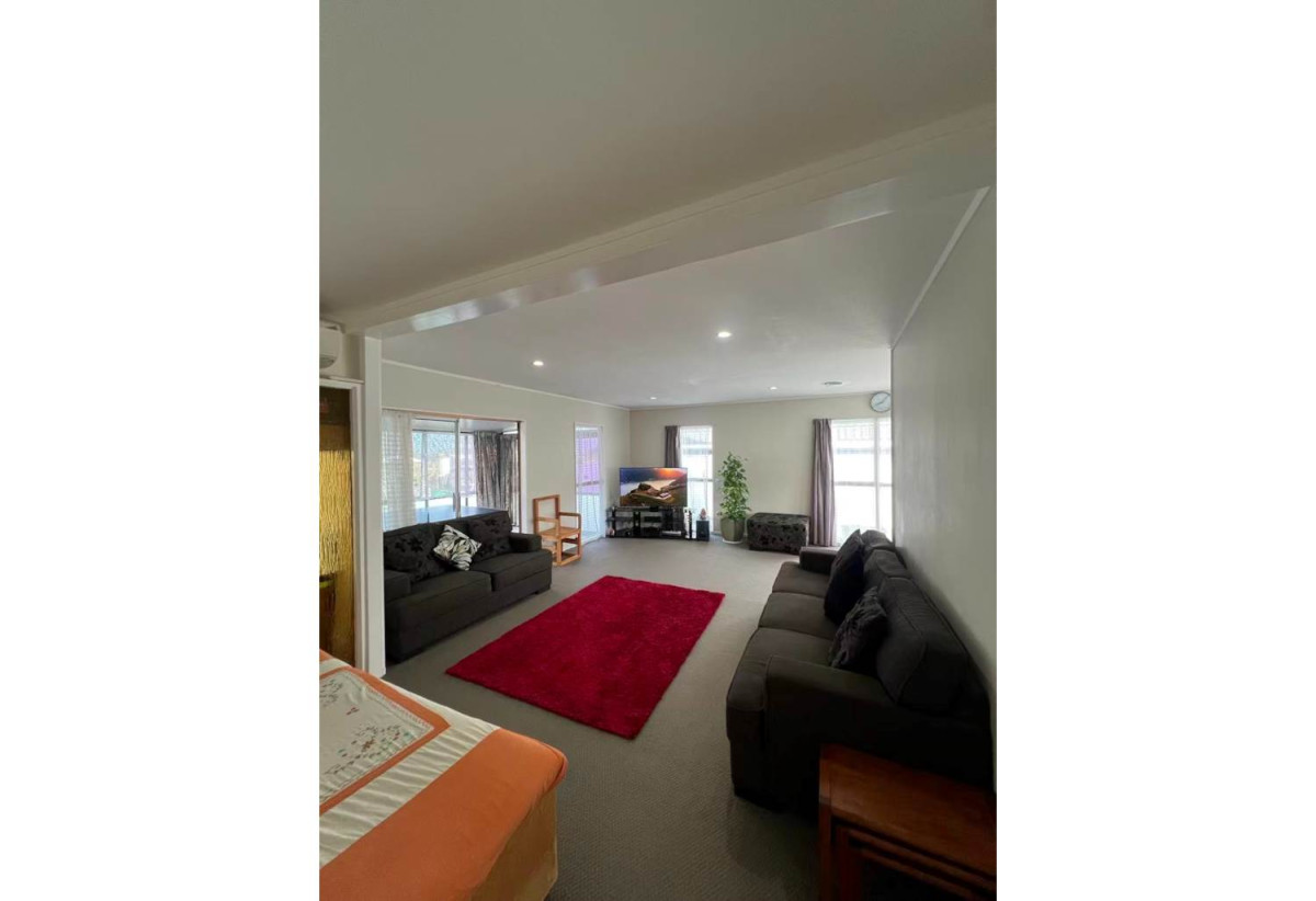 For rent, Macleans College zone, 3 beds 1 bath house with garage and carport, available 15th June, 44 Galsworthy Place, Bucklands Beach, Auckland