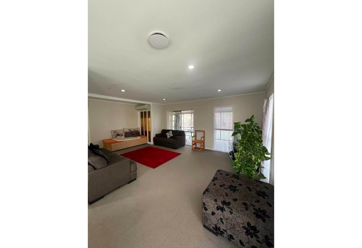 For rent, Macleans College zone, 3 beds 1 bath house with garage and carport, available 15th June, 44 Galsworthy Place, Bucklands Beach, Auckland