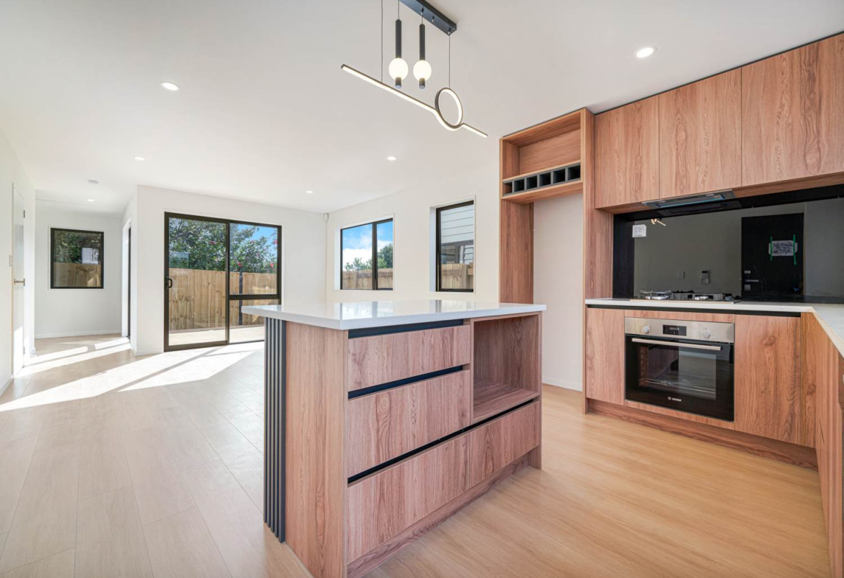 Next to scenic coastal walkways, 145m2 Brandnew 3 beds 2.5 baths home with garage, Zoned for Roscommon School, Waimahia Intermediate, and Manurewa/James Cook High Schools, close to Woolworths Manurewa & Clendon Park Pak N Save, 4/42 Kopara Place, Manurewa, Auckland