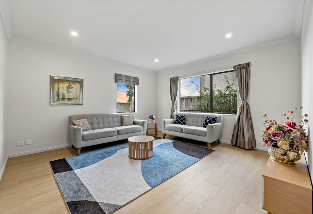 Renovated 5 bed 2.5 baths house with double garage on 368m2 section, Zoned for St Thomas School, Stonefields School, Selwyn College, and Glendowie College, close to parks, shops, supermarkets, 0.9 km to Stonefields School, 53 Donnelly Street, Stonefields, Auckland