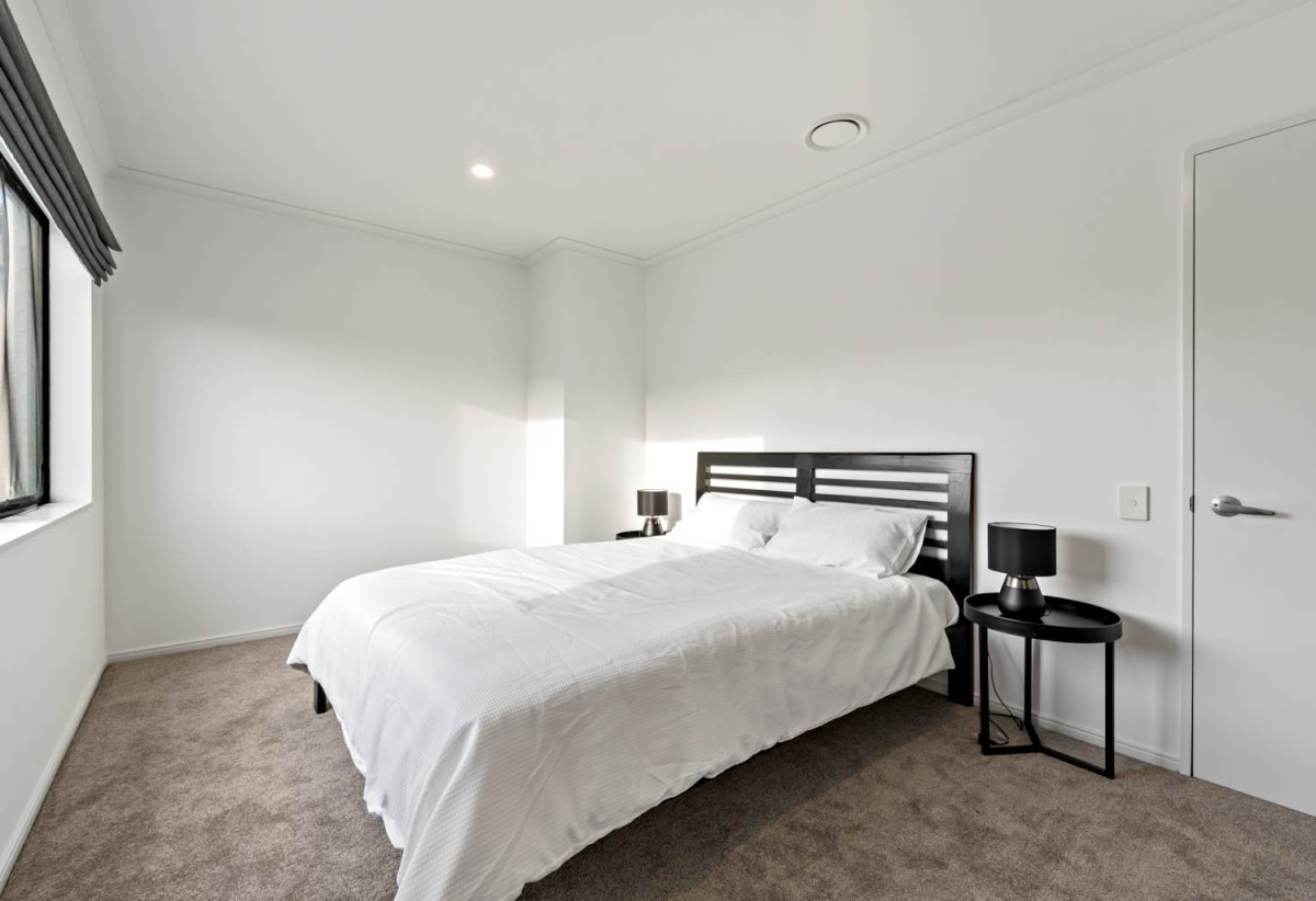 Renovated 5 bed 2.5 baths house with double garage on 368m2 section, Zoned for St Thomas School, Stonefields School, Selwyn College, and Glendowie College, close to parks, shops, supermarkets, 0.9 km to Stonefields School, 53 Donnelly Street, Stonefields, Auckland