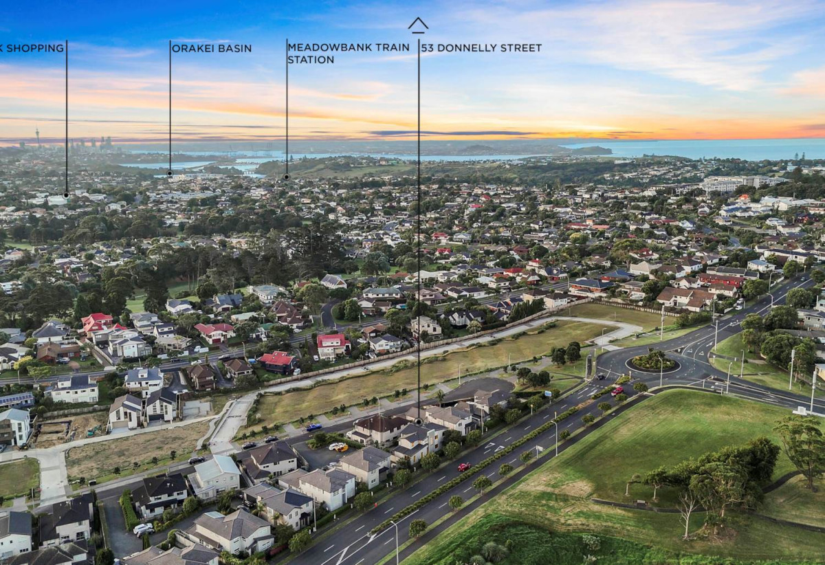 Renovated 5 bed 2.5 baths house with double garage on 368m2 section, Zoned for St Thomas School, Stonefields School, Selwyn College, and Glendowie College, close to parks, shops, supermarkets, 0.9 km to Stonefields School, 53 Donnelly Street, Stonefields, Auckland