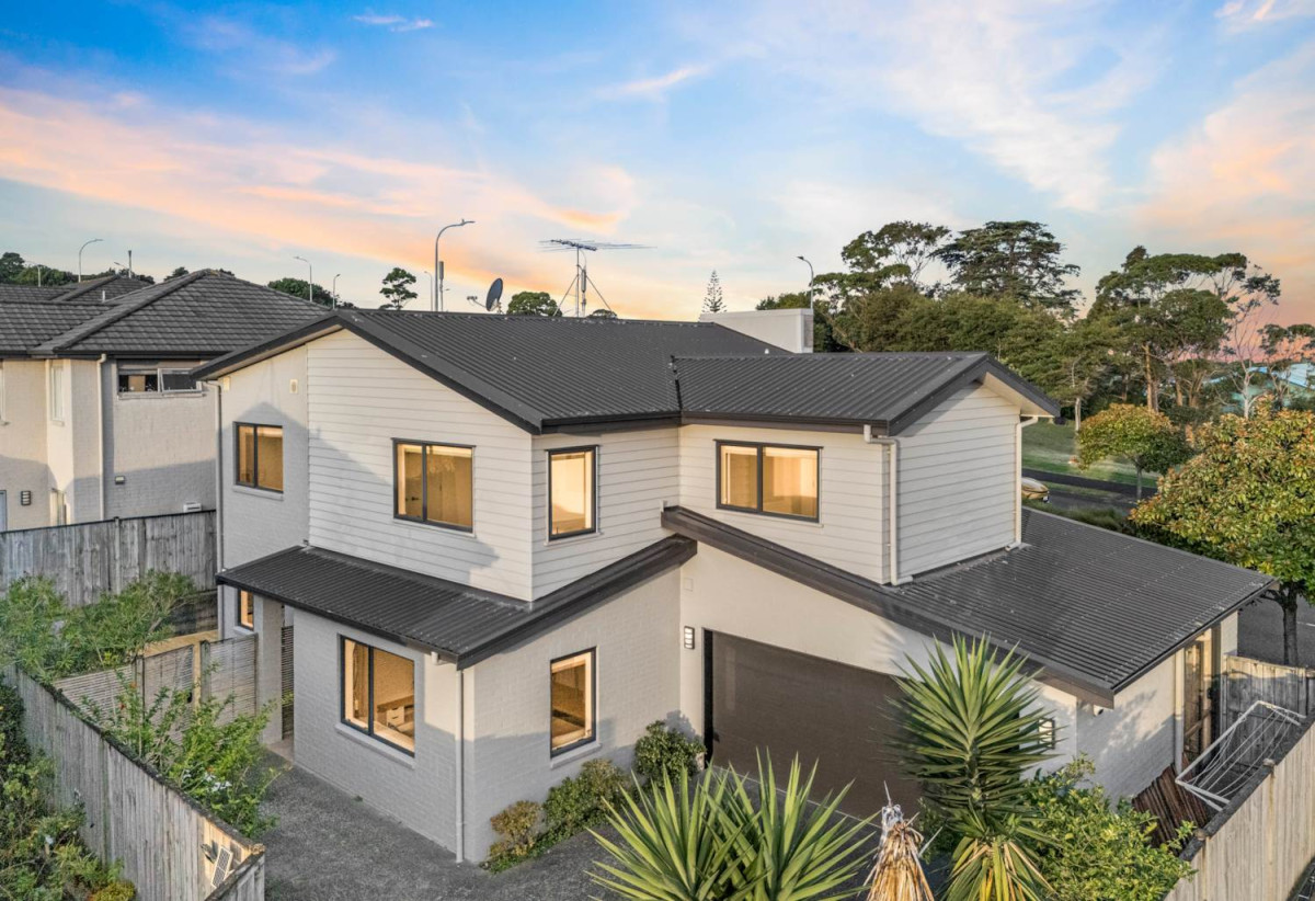 Renovated 5 bed 2.5 baths house with double garage on 368m2 section, Zoned for St Thomas School, Stonefields School, Selwyn College, and Glendowie College, close to parks, shops, supermarkets, 0.9 km to Stonefields School, 53 Donnelly Street, Stonefields, Auckland