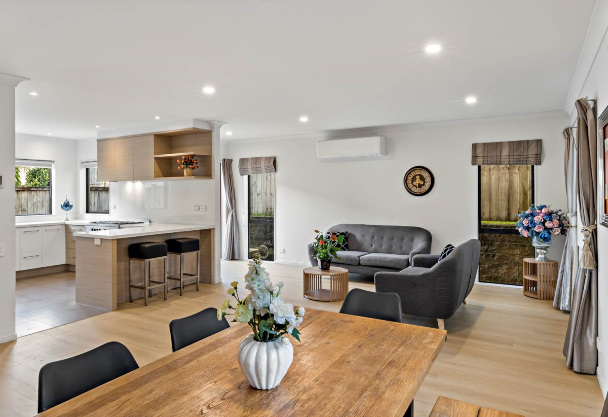 Renovated 5 bed 2.5 baths house with double garage on 368m2 section, Zoned for St Thomas School, Stonefields School, Selwyn College, and Glendowie College, close to parks, shops, supermarkets, 0.9 km to Stonefields School, 53 Donnelly Street, Stonefields, Auckland
