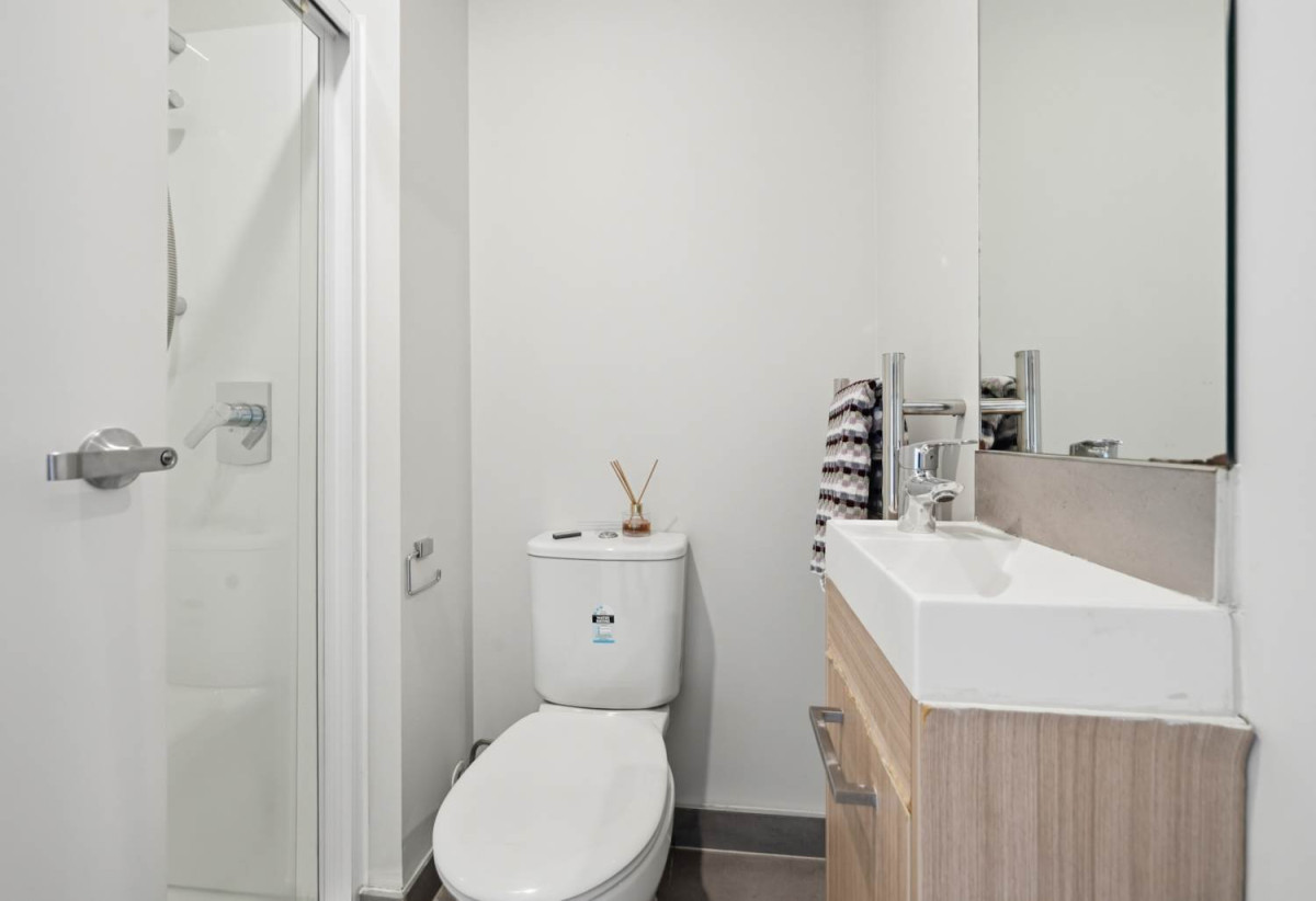 Standalone 4 beds + study room 3.5 baths house with garage, easy access to shops, schools, motorway access, 1.1 kmto Chapel Downs School, 2.1 km to Ormiston Senior College, 2.2 km to Ormiston Junior College, 5 Panakenake Way, Flat Bush, Auckland