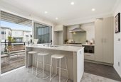 Standalone 4 beds + study room 3.5 baths house with garage, easy access to shops, schools, motorway access, 1.1 kmto Chapel Downs School, 2.1 km to Ormiston Senior College, 2.2 km to Ormiston Junior College, 5 Panakenake Way, Flat Bush, Auckland