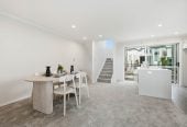 Standalone 4 beds + study room 3.5 baths house with garage, easy access to shops, schools, motorway access, 1.1 kmto Chapel Downs School, 2.1 km to Ormiston Senior College, 2.2 km to Ormiston Junior College, 5 Panakenake Way, Flat Bush, Auckland