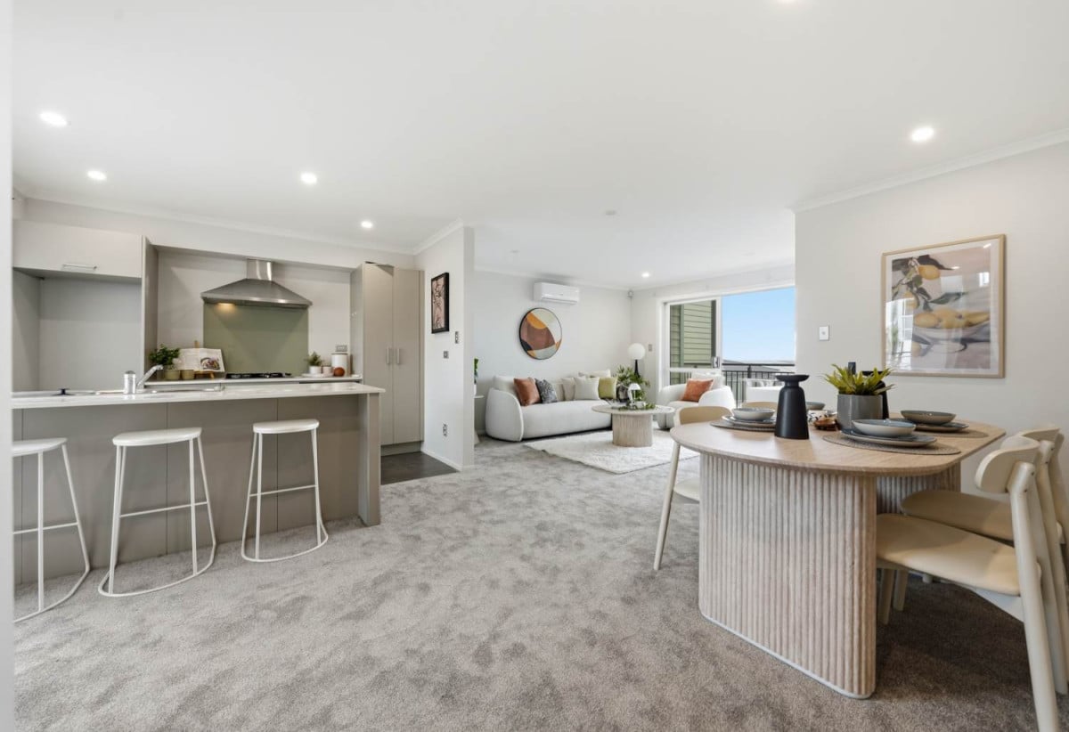 Standalone 4 beds + study room 3.5 baths house with garage, easy access to shops, schools, motorway access, 1.1 kmto Chapel Downs School, 2.1 km to Ormiston Senior College, 2.2 km to Ormiston Junior College, 5 Panakenake Way, Flat Bush, Auckland