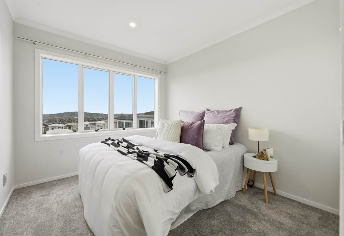 Standalone 4 beds + study room 3.5 baths house with garage, easy access to shops, schools, motorway access, 1.1 kmto Chapel Downs School, 2.1 km to Ormiston Senior College, 2.2 km to Ormiston Junior College, 5 Panakenake Way, Flat Bush, Auckland