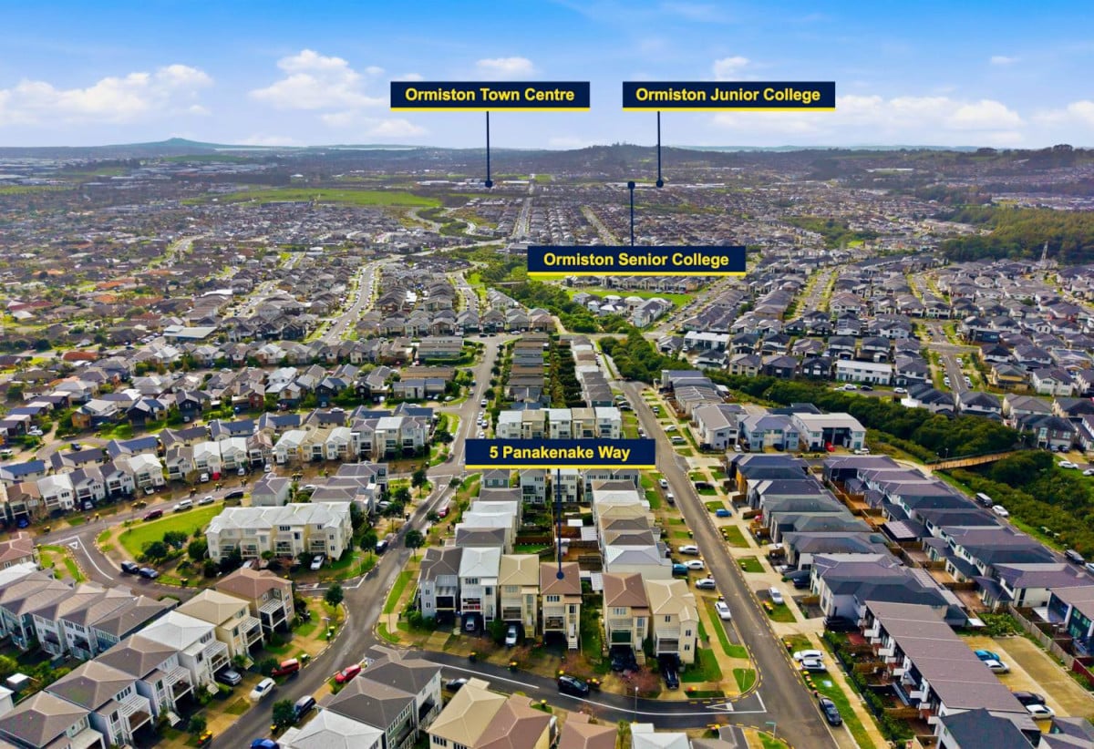Standalone 4 beds + study room 3.5 baths house with garage, easy access to shops, schools, motorway access, 1.1 kmto Chapel Downs School, 2.1 km to Ormiston Senior College, 2.2 km to Ormiston Junior College, 5 Panakenake Way, Flat Bush, Auckland