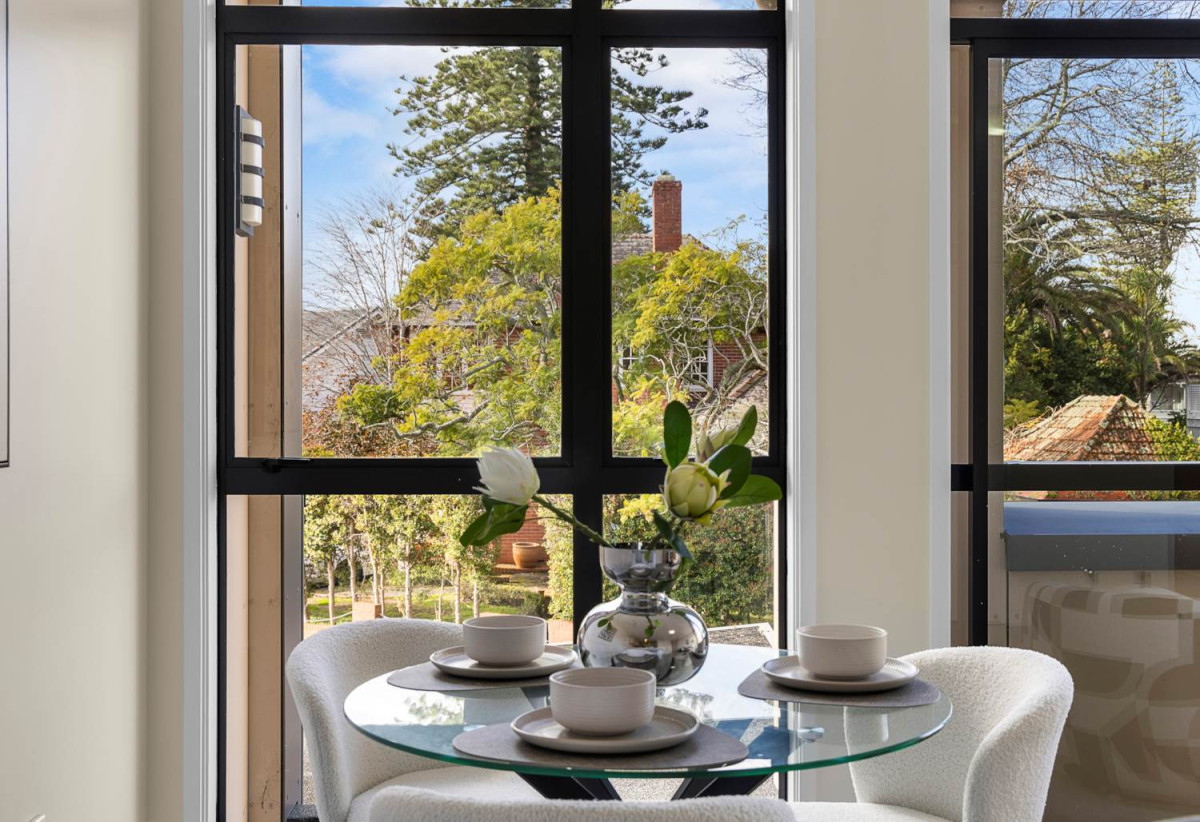 Must sell, Overseas Owner, Double Grammar school zone, 57m2 1 bed 1 bath apartment, A rare highlight is secure tandem parking for two vehicles, plus excellent storage, close to shops, 0.6 km to Parnell School, 1.7 km to Auckland Grammar, 2.1 km to Epsom Girls’ Grammar School, 7/387 Parnell Road, Parnell, Auckland