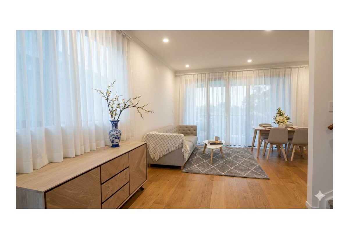 Vendor Has Moved On – Must Sell, 3 beds 2.5 baths townhouse with 2 car parks, close to Manukau shopping centre, 0.5 km to Wiri Central School, 32 Waipuhinui Way, Wiri, Auckland