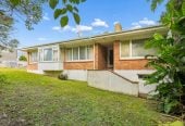 809m2 section, 200m2 Brick and tile 4 beds 1.5 baths house with garage, close to schools, shops, 1 km to Glenavon School, 1.4 km to Avondale College, 210 Blockhouse Bay Road, Avondale, Auckland